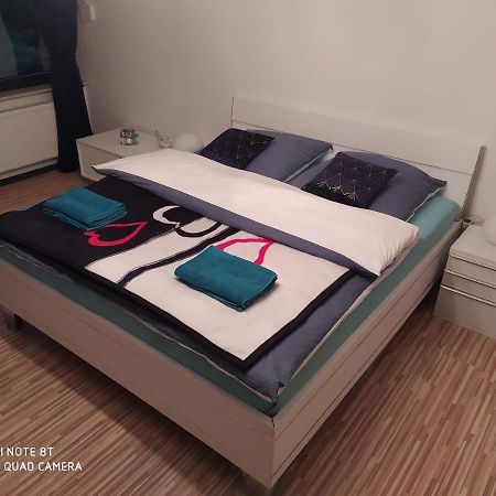 Park Villa Ferienwohnung Mit Pool Und 3 Schlafzimmer Uelzen Buitenkant foto