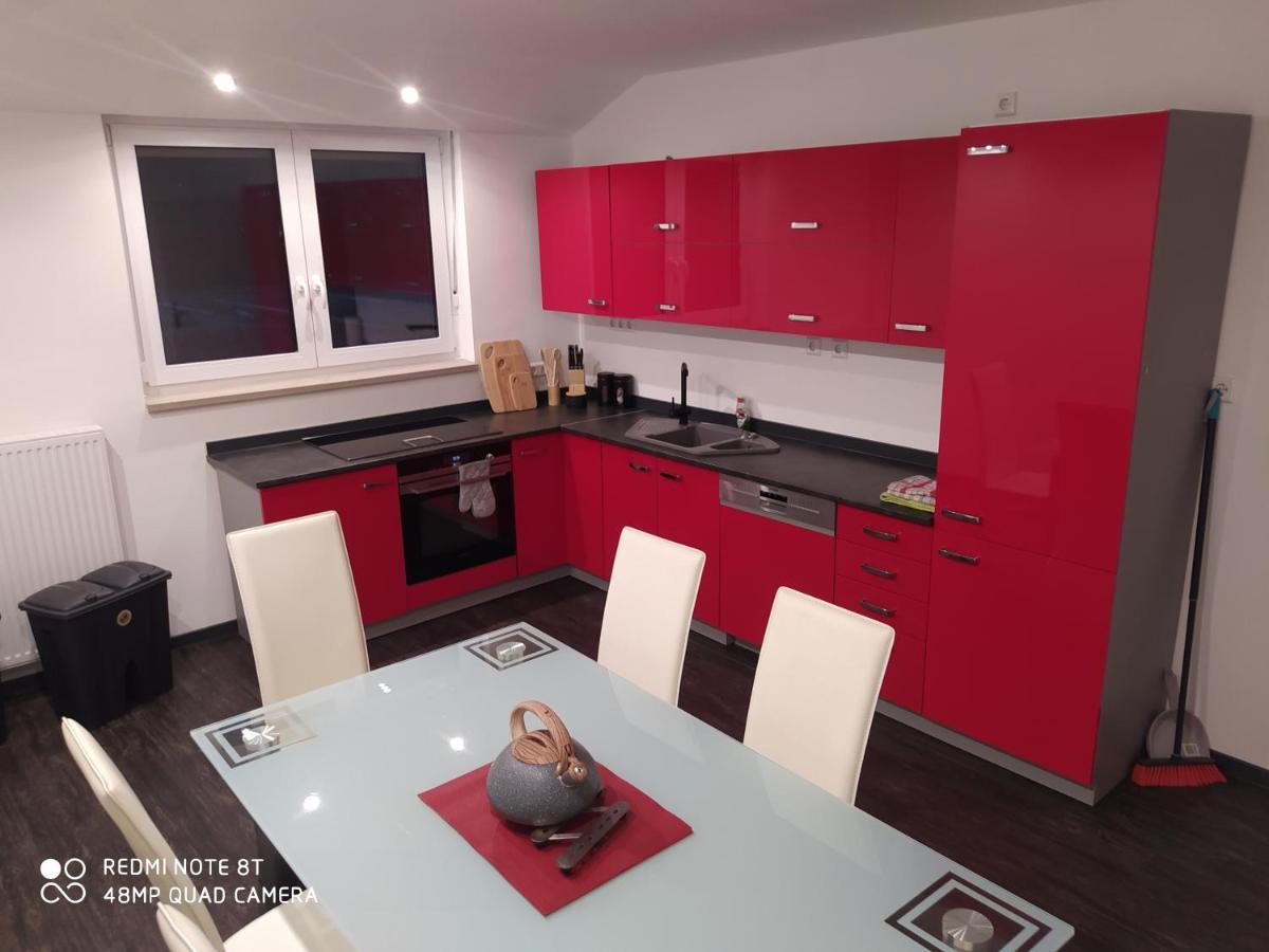Park Villa Ferienwohnung Mit Pool Und 3 Schlafzimmer Uelzen Buitenkant foto