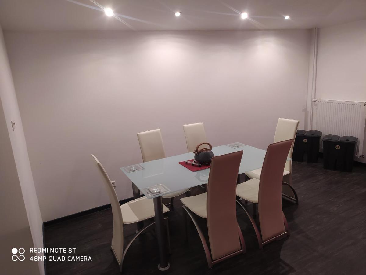 Park Villa Ferienwohnung Mit Pool Und 3 Schlafzimmer Uelzen Buitenkant foto