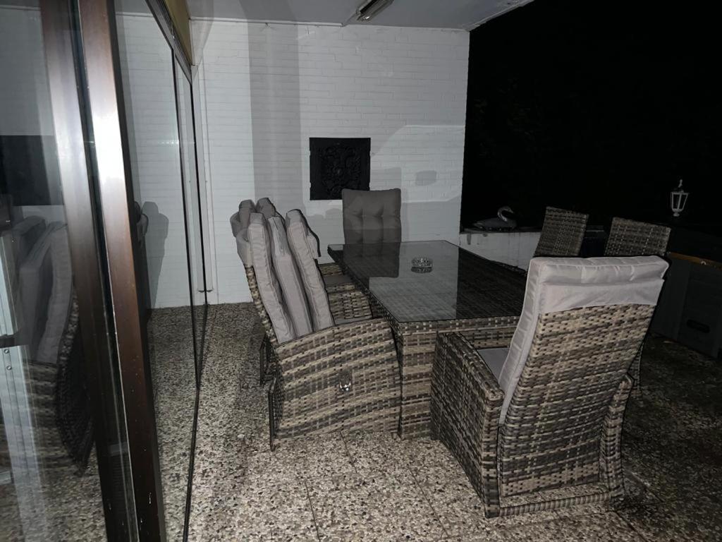 Park Villa Ferienwohnung Mit Pool Und 3 Schlafzimmer Uelzen Buitenkant foto